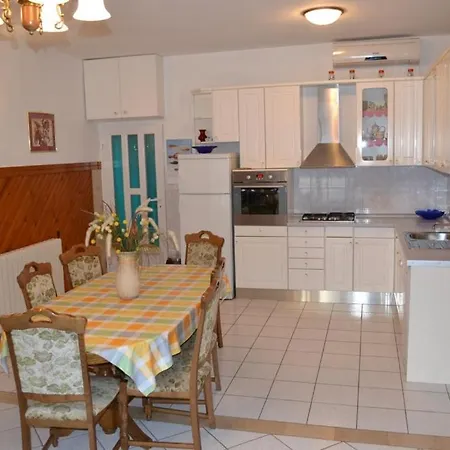 Apartament House *