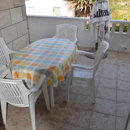 Apartament House *